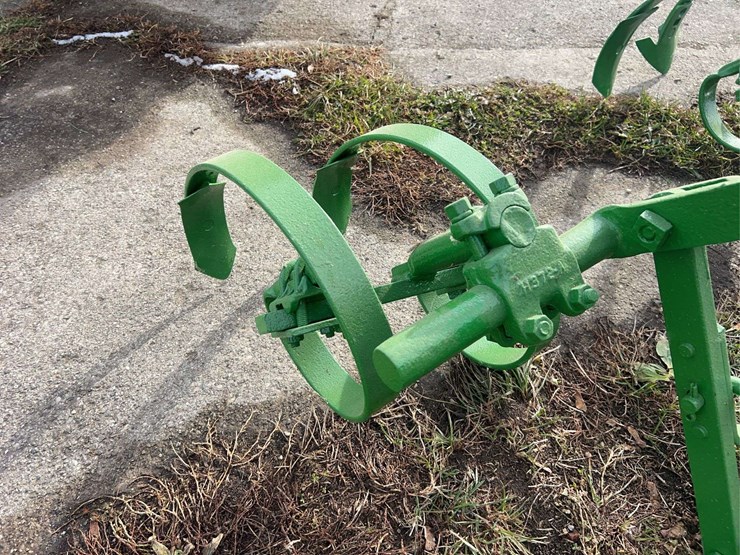 partial-john-deere-one-row-mounted-cultivator-image-10