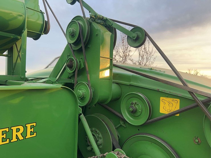 john-deere-no.-12a-pull-type-combine-image-21