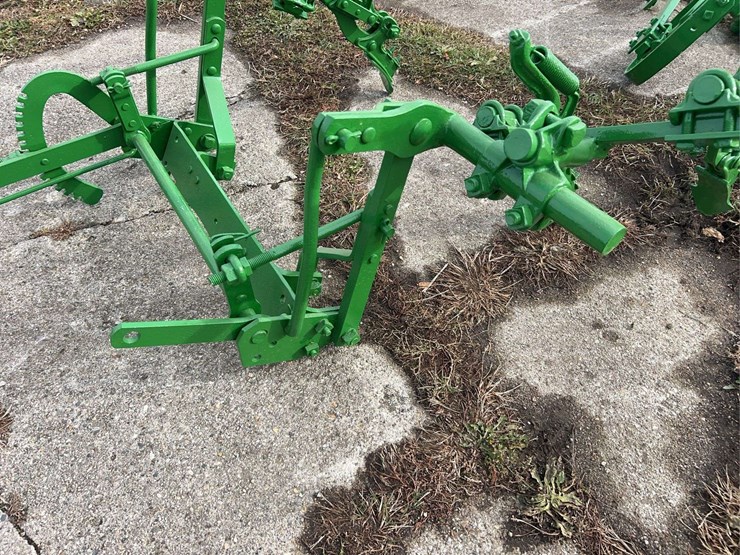john-deere-one-row-mounted-cultivator-image-8
