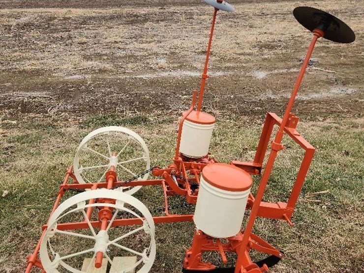 allis-chalmers-two-row-planter-image-3