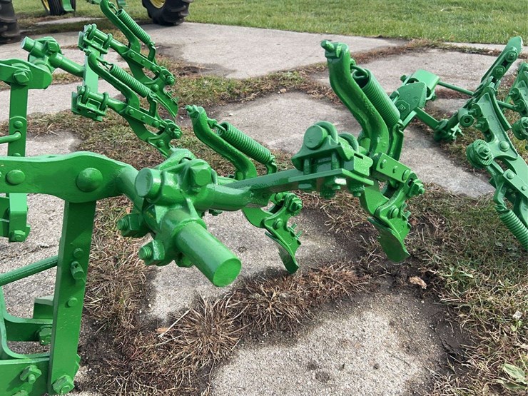 john-deere-one-row-mounted-cultivator-image-9