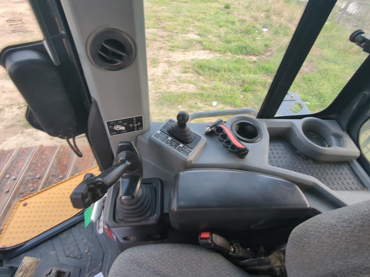 2022-deere-750l-lgp-image-20