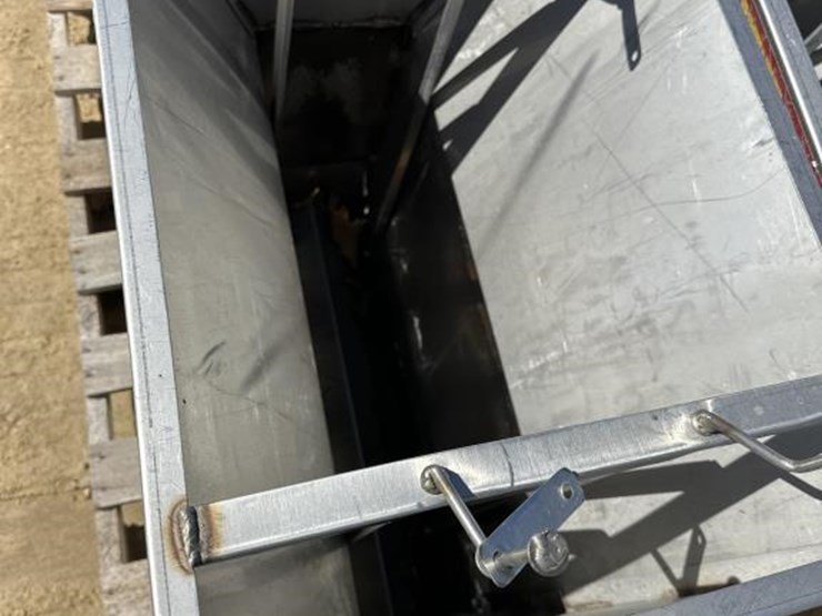 #20-•-hog-feeder-image-3