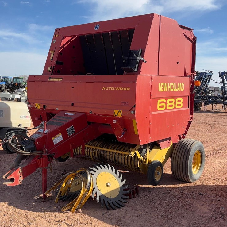 NEW HOLLAND 688