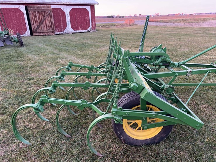john-deere-van-brunt-cca-field-cultivator-image-24