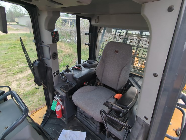 2022-deere-750l-lgp-image-19