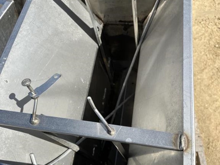 #21-•-hog-feeder-image-3