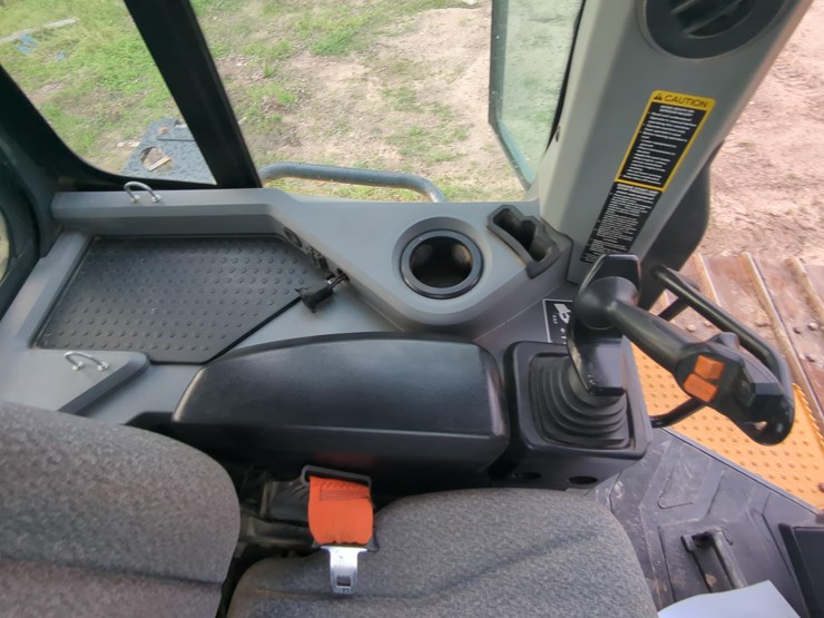 2022-deere-750l-lgp-image-21