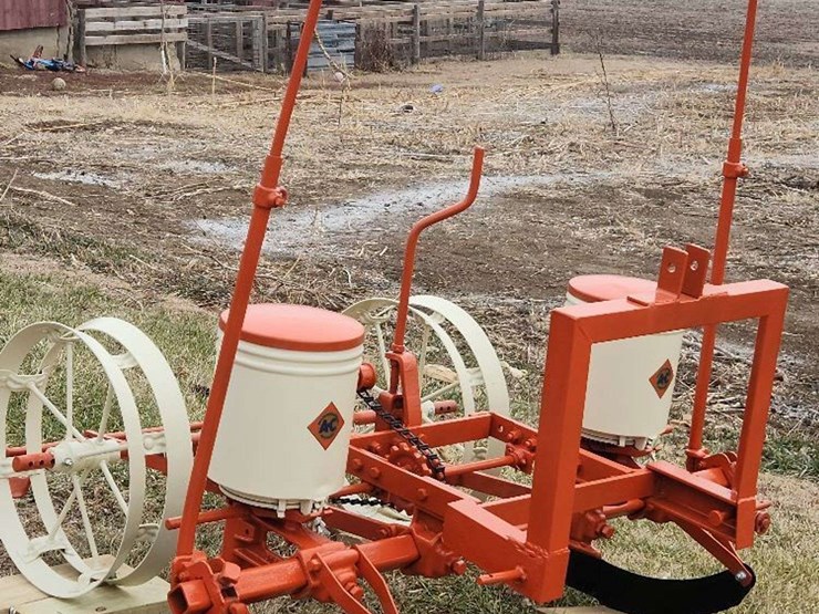 allis-chalmers-two-row-planter-image-1