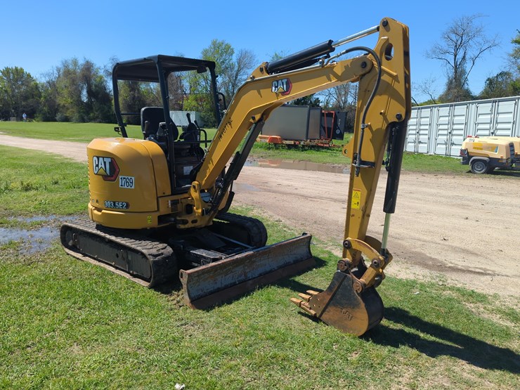 2021-caterpillar-303-image-3