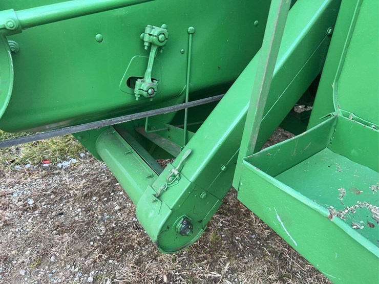john-deere-no.-12a-pull-type-combine-image-40