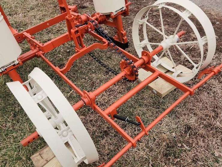 allis-chalmers-two-row-planter-image-4