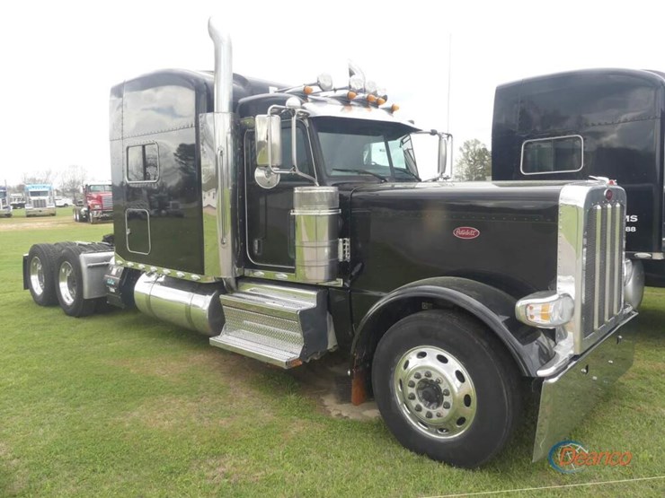 2020-peterbilt-389-image-1