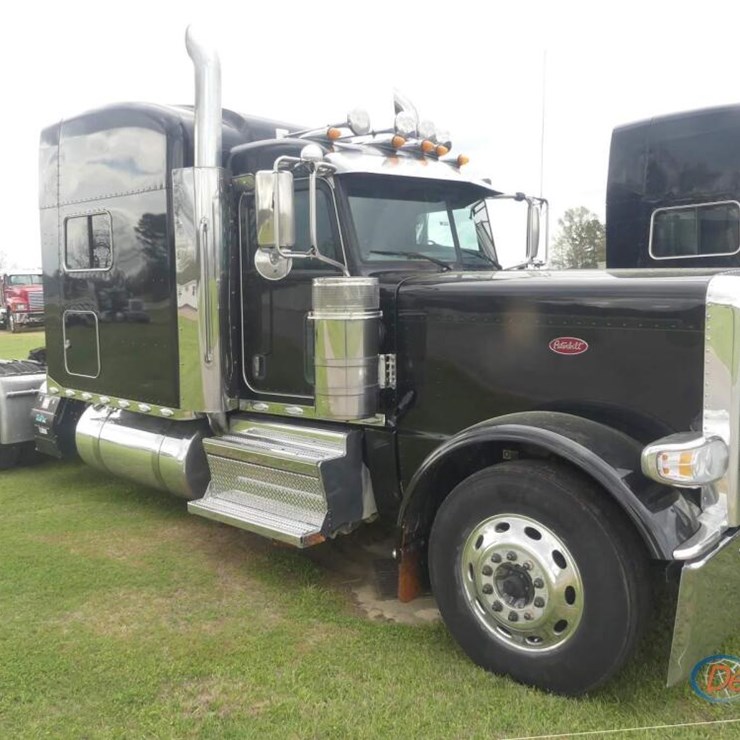 2020 PETERBILT 389