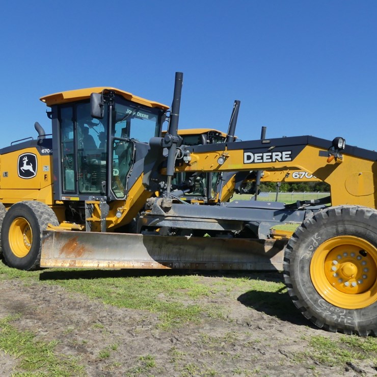 2020 DEERE 670GP