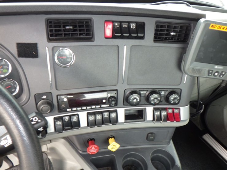 2022-kenworth-t680-image-16