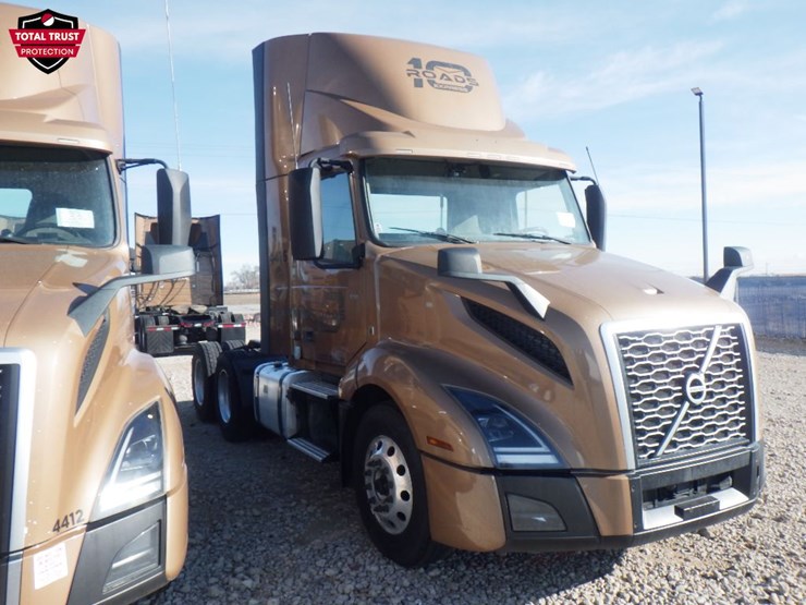 2022-volvo-vnl-300-image-3