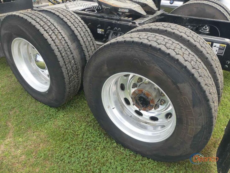 2021-peterbilt-389-image-4