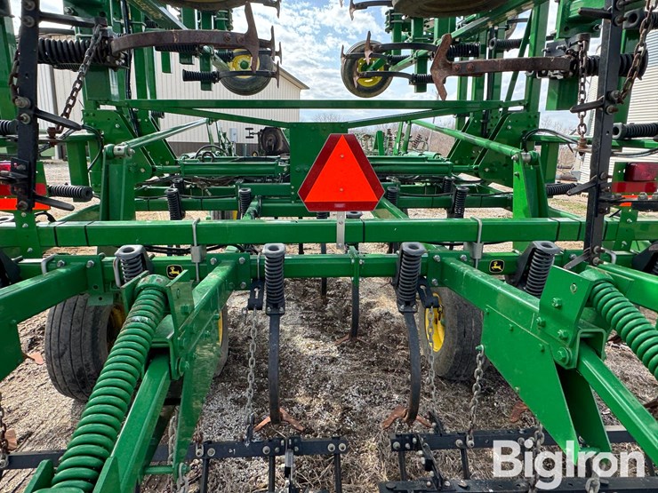 2012-john-deere-2210-image-18