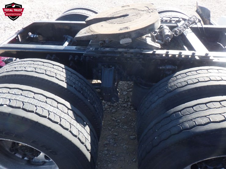 2022-volvo-vnl-300-image-4