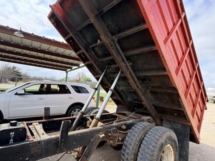 l2---1974-gmc-6500-grain-truck-image-22