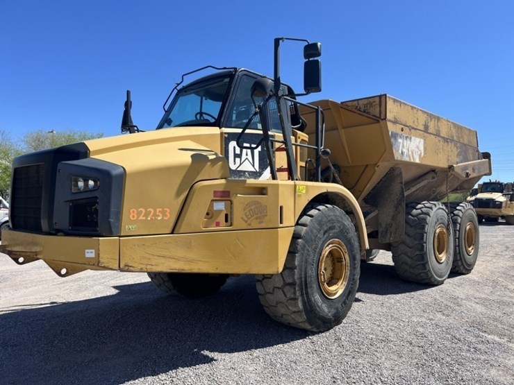 2012-caterpillar-740b-image-1