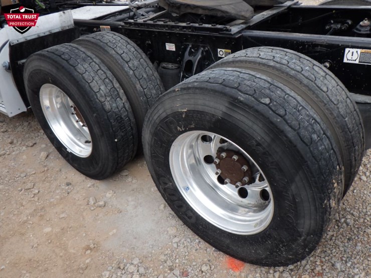 2022-kenworth-t680-image-14