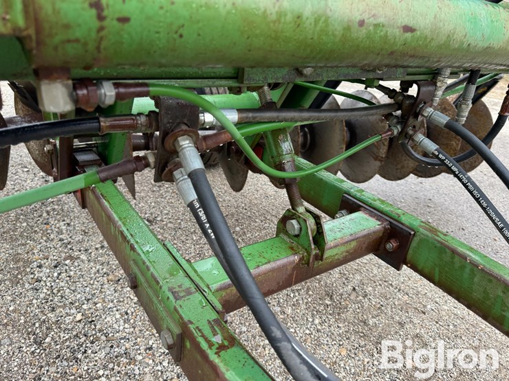 john-deere-235-image-15