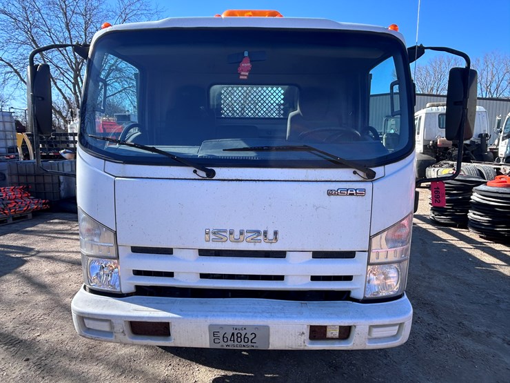 2012-isuzu-npr-image-8