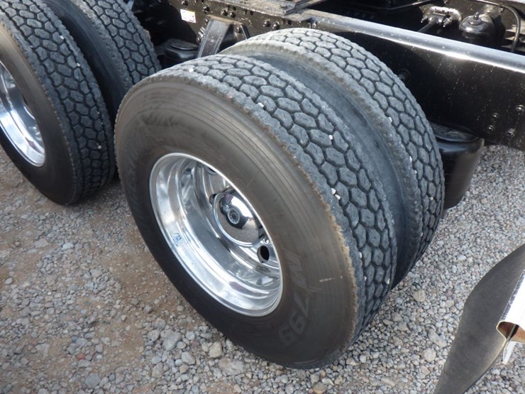 2016-kenworth-t880-image-12