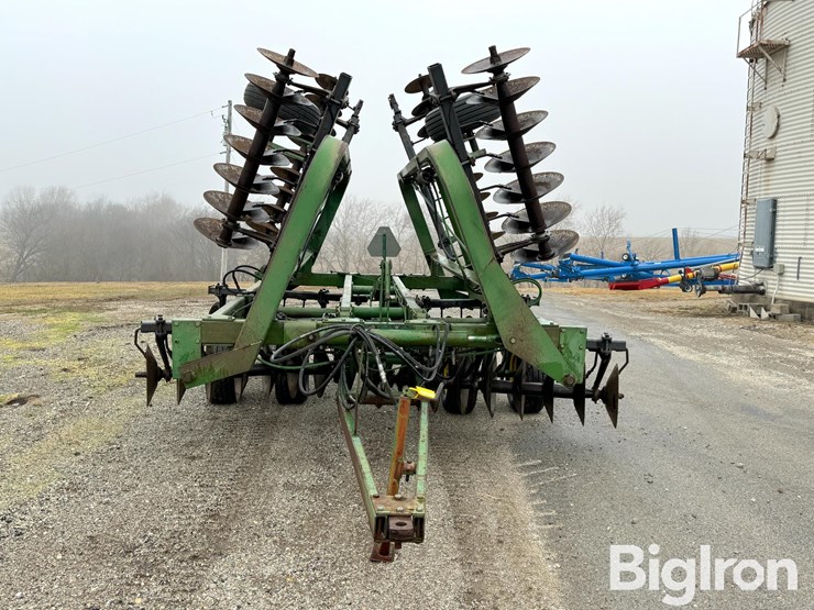 john-deere-235-image-2