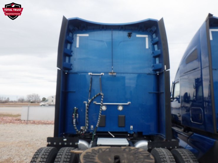 2022-peterbilt-579-image-12