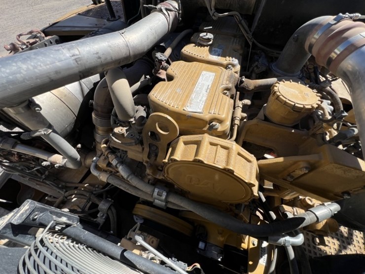 2013-caterpillar-740b-image-43