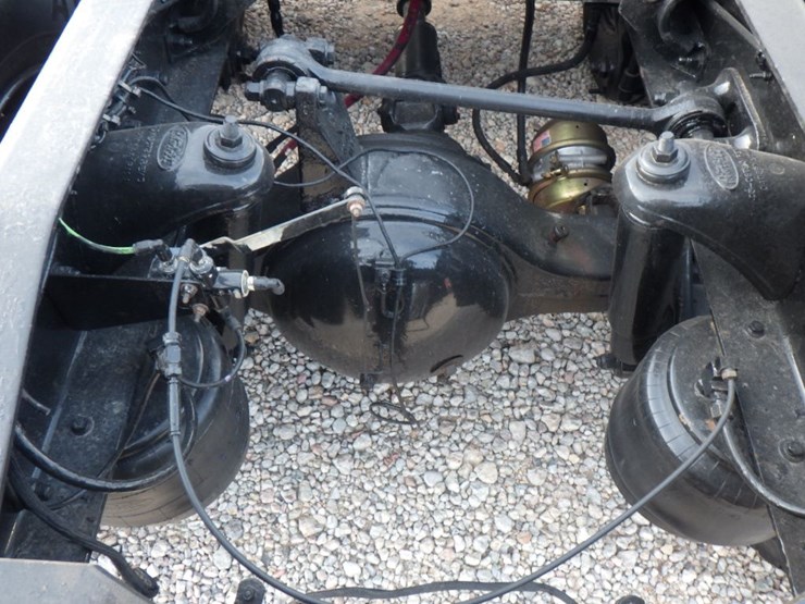 1997-peterbilt-379-image-11