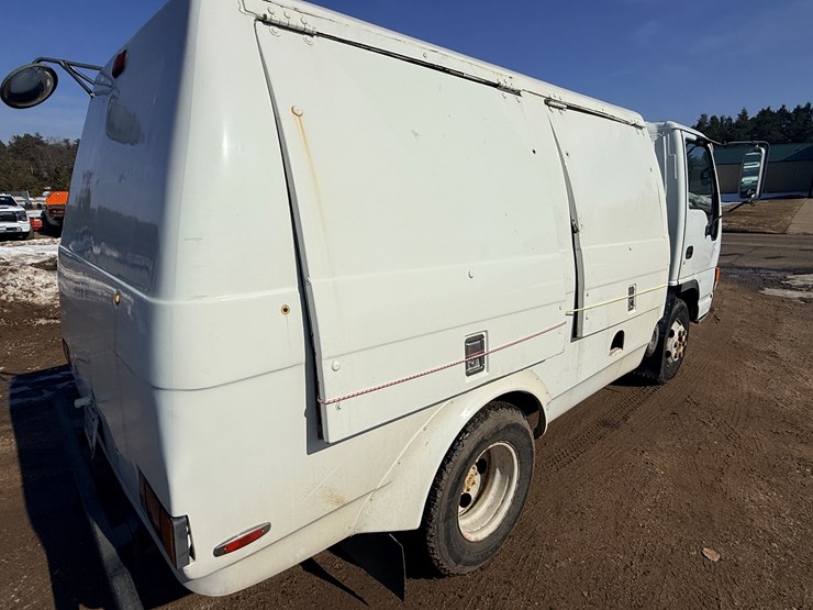 2002-isuzu-npr-image-18