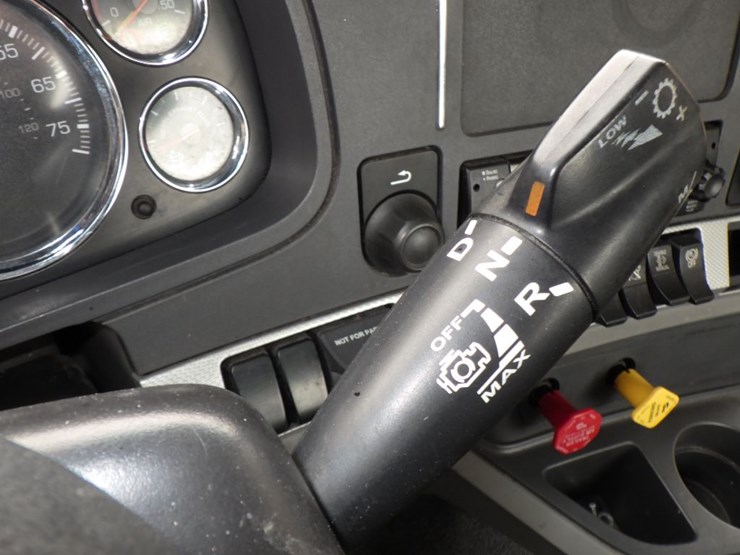 2022-kenworth-t680-image-15