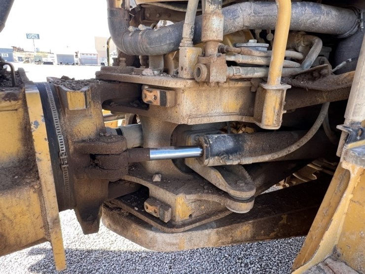 2013-caterpillar-740b-image-26