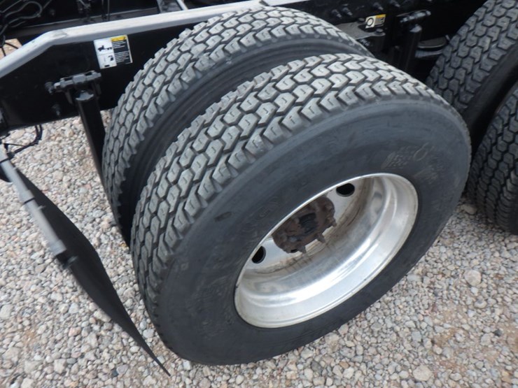 2018-peterbilt-579-image-6