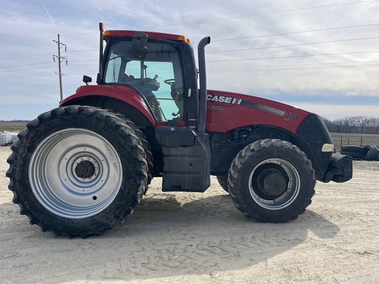 case-ih-magnum-370-cvt-image-6