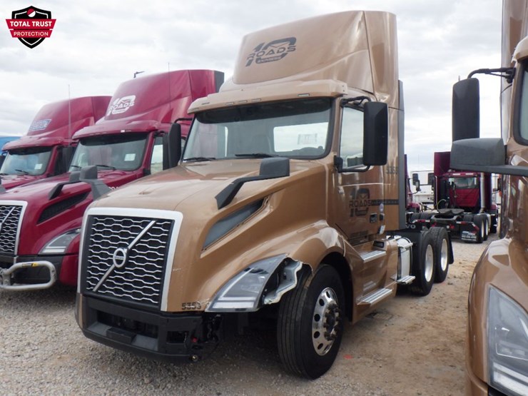 2023-volvo-vnl-300-image-1