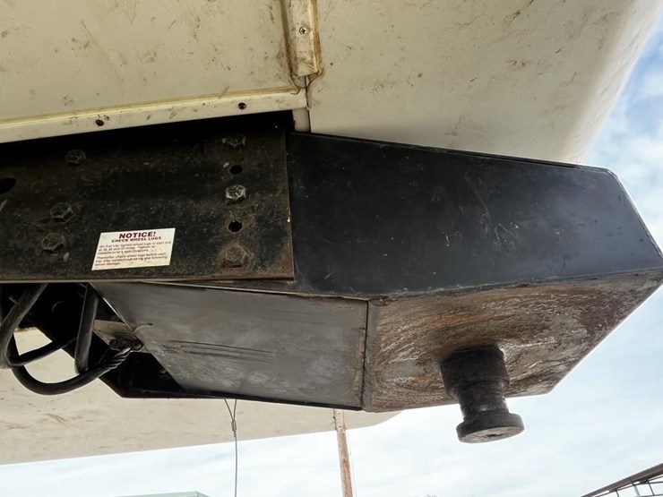 l1--2006-escalade-32'-travel-trailer-image-14