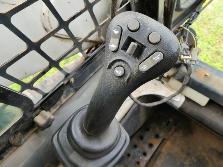 2008-bobcat-t300-image-14