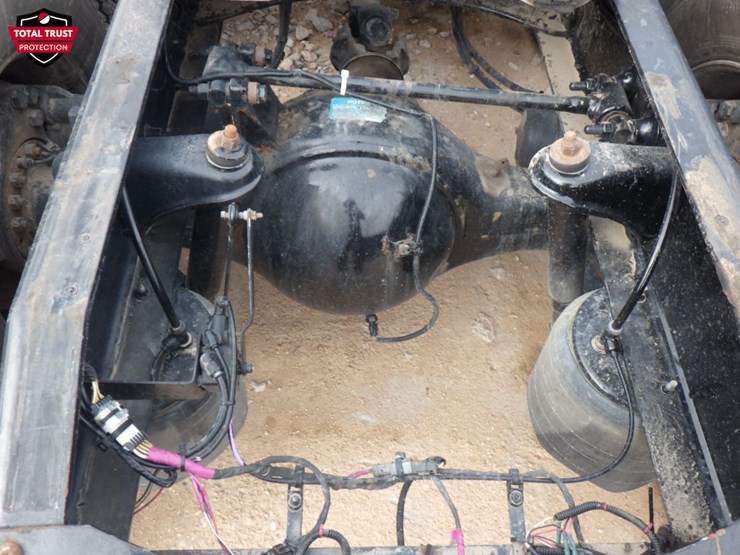 2023-peterbilt-389-image-12