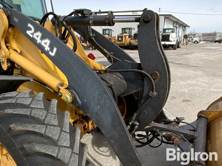 2012-deere-244j-image-20