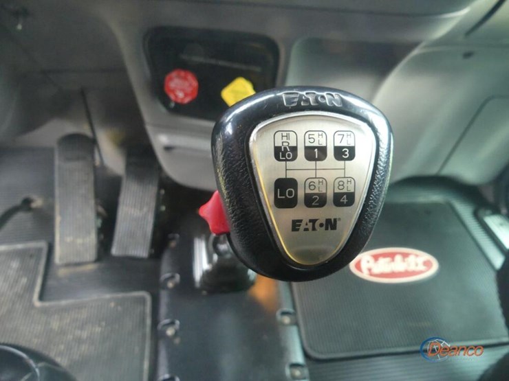 2021-peterbilt-389-image-19