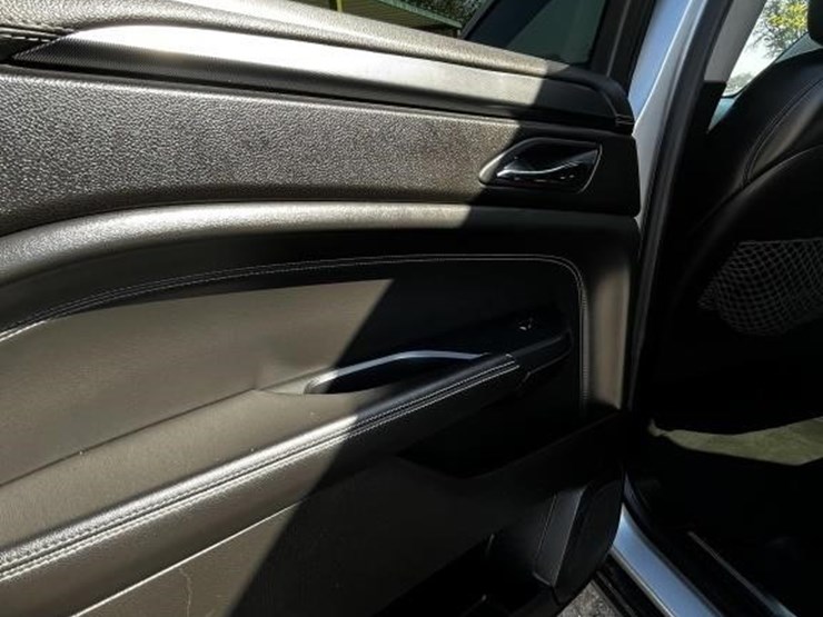 2013-cadillac-srx-image-11