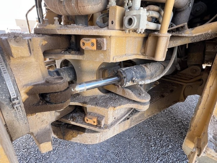 2012-caterpillar-740b-image-27