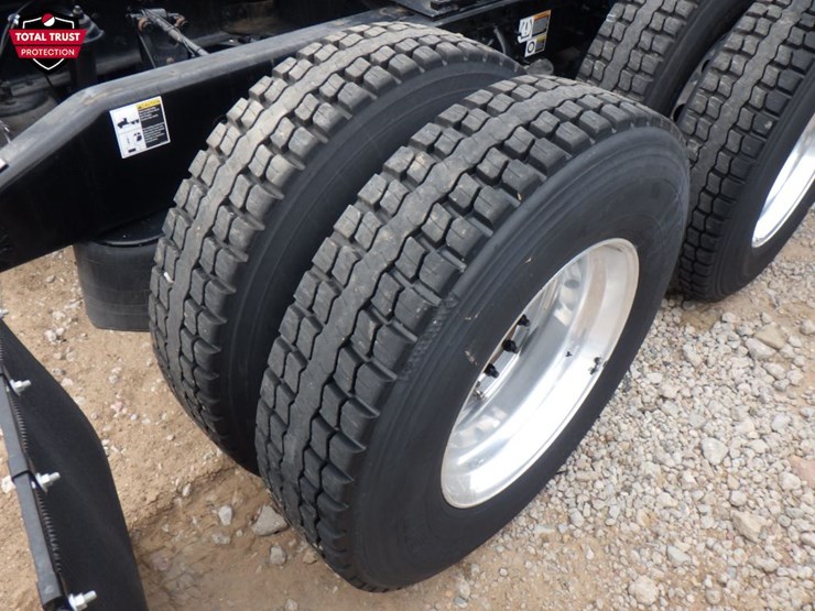 2022-peterbilt-579-image-8