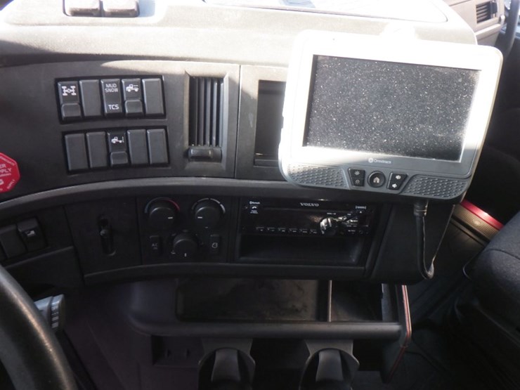 2020-volvo-vnl-760-image-19