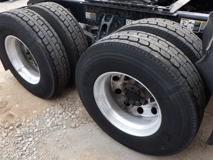 2022-kenworth-t680-image-7